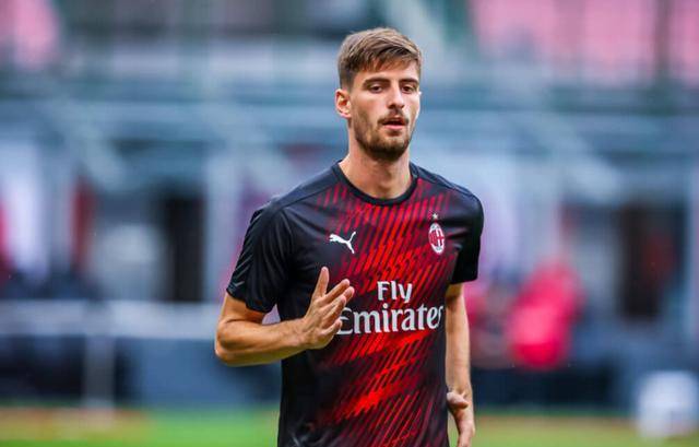 今晨社区盾传出新动向；密尔沃基雄鹿官宣签约；管理层表态：管理层满意；球队文化再被提及 