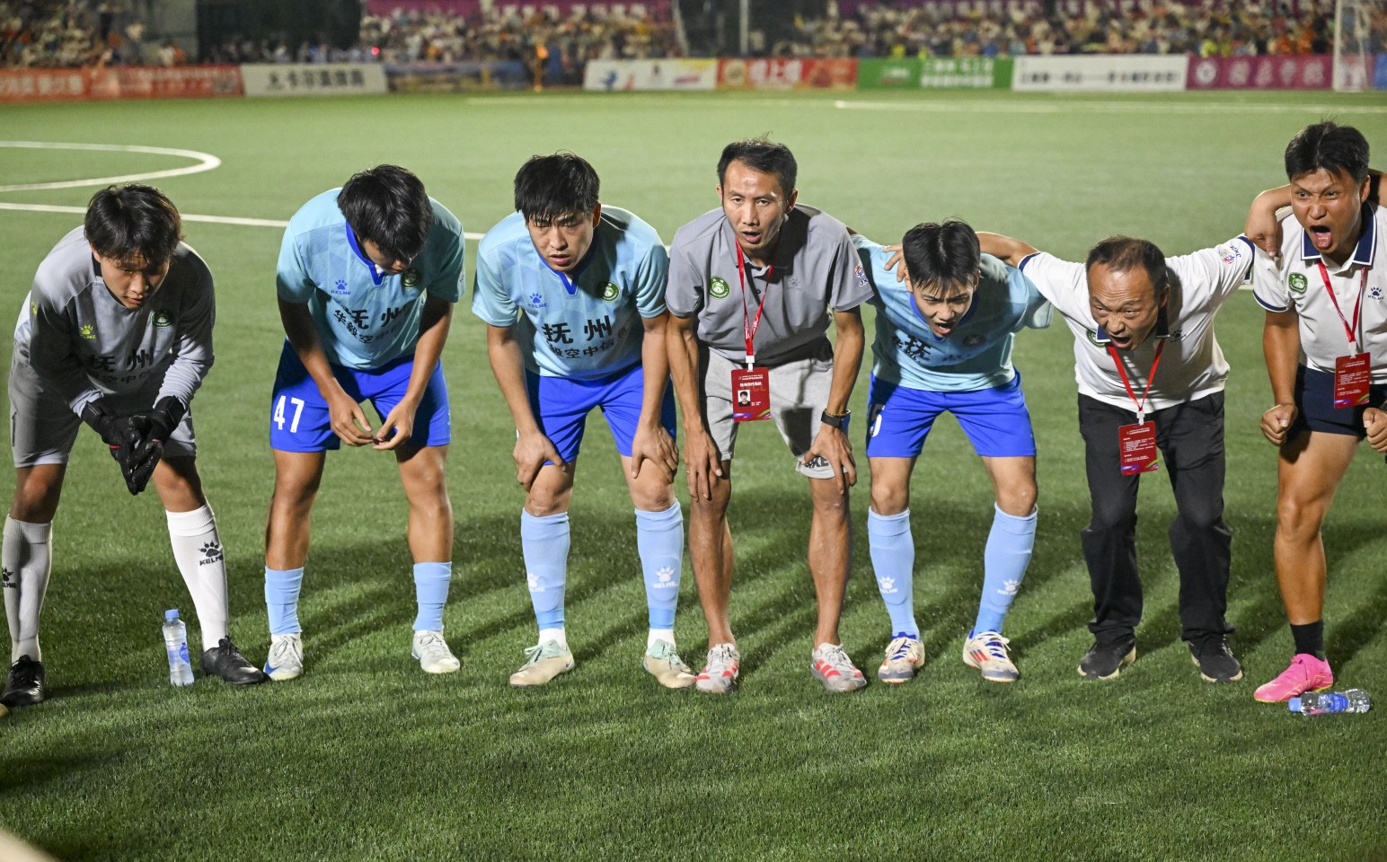 赛地聚焦——社区盾清晨热度飙升，门兴格拉德巴赫队长鼓劲，态度坚定，年轻球员得到机会 