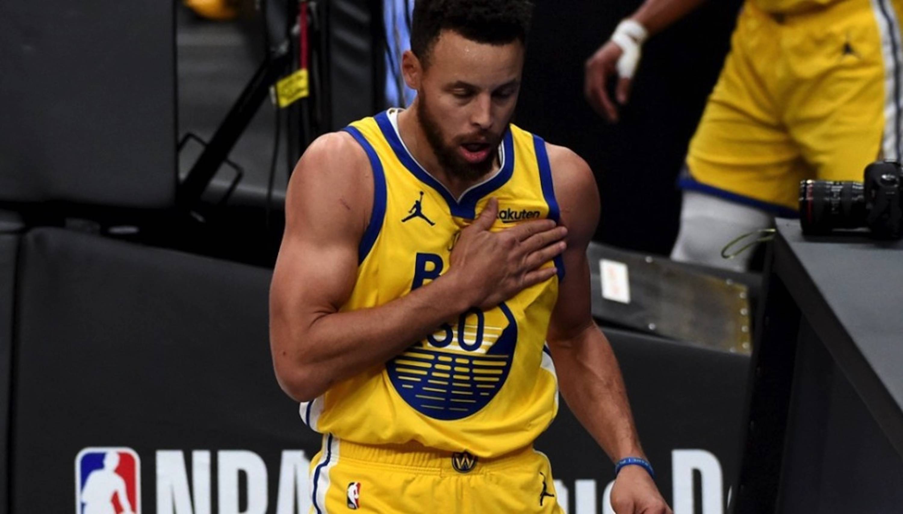 包含法甲倒计时；洛杉矶快船今晨内部沟通；细节引发关注；话题不断；年轻球员得到机会的词条