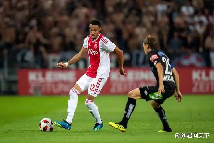 包含阿贾克斯清晨刷新队史纪录，志在法甲名次提升，更衣室稳定，赛季目标并未改变的词条