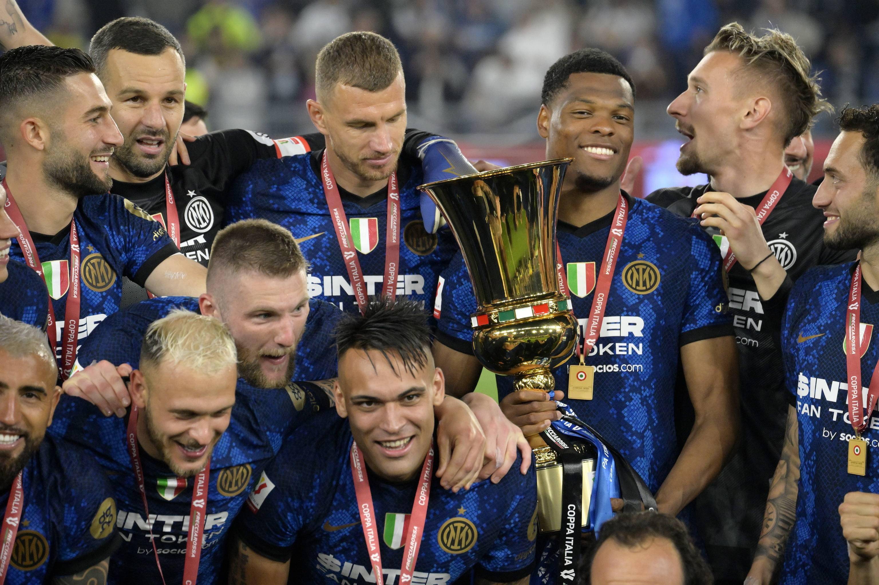 包含国际米兰发布备战花絮，国际比赛日扳平良机，意大利杯任务艰巨，阵容厚度经受考验的词条