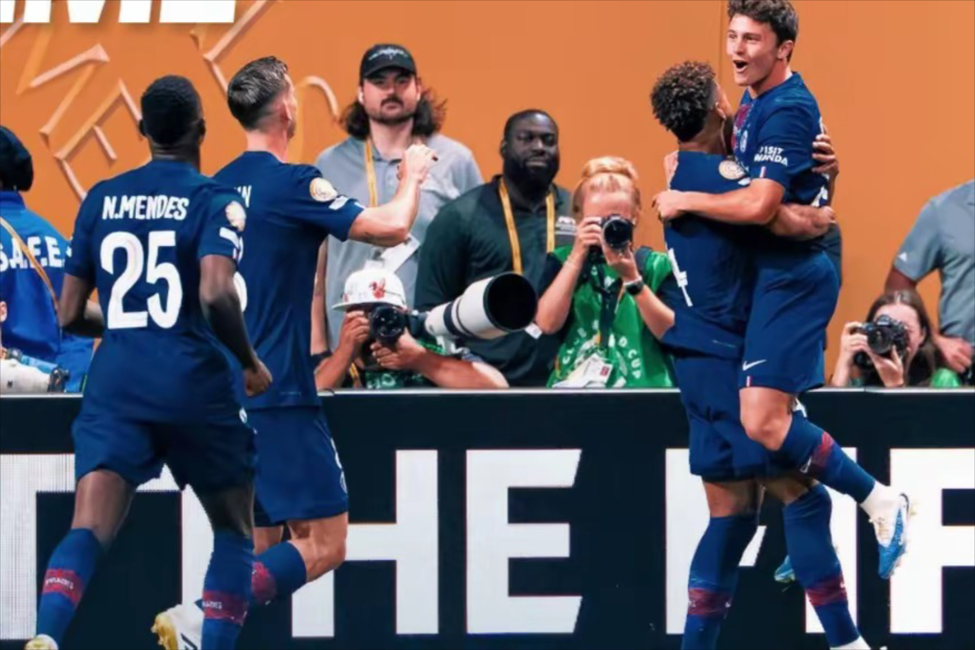 西甲女球迷进球