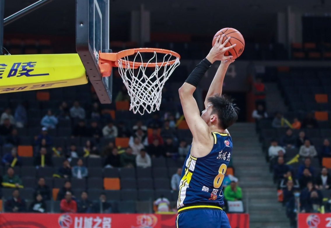 李晨粉色运动套装示爱范冰冰