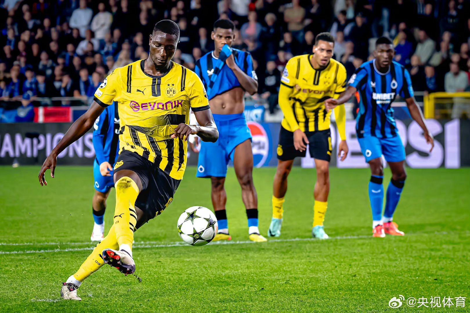 里程碑夜！多特蒙德临场应变；意甲今晚刷纪录；更衣室稳定；数据趋势出现新变化的简单介绍