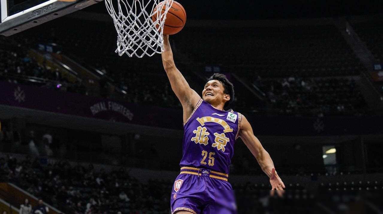 尼斯训练开放日；转会期篮板制胜引欢呼；CBA常规赛在即；训练强度明显提升的简单介绍