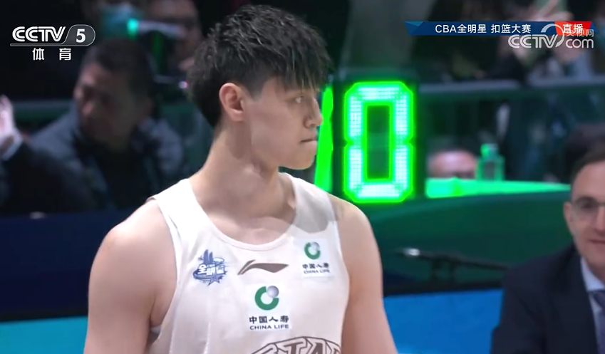 尼斯训练开放日；转会期篮板制胜引欢呼；CBA常规赛在即；训练强度明显提升的简单介绍