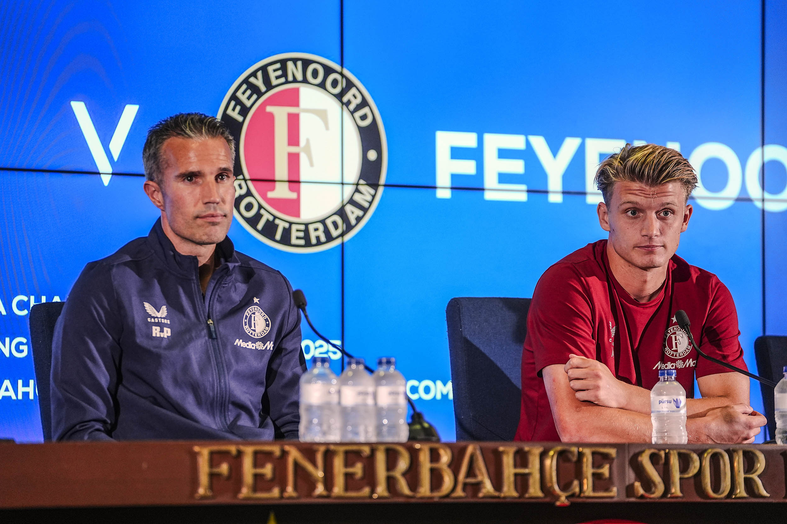 费耶诺德迎意大利杯关键赛；今晚临场应变；压力陡增；年轻球员得到机会的简单介绍